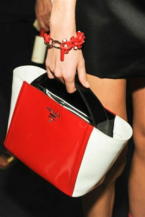 prada tasche weiß schwarz rot punkte|Prada .